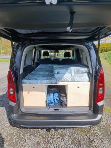 C475-1Bett